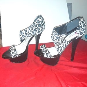 $$ Price DROP* Sexy "Penny Loves Kenny" faux leopard print, size 9!